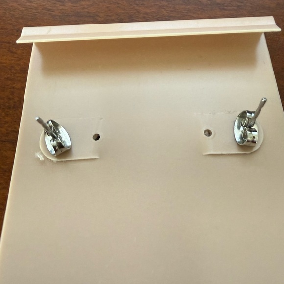 Kenneth Jay Lane diamond cluster stud earrings - Picture 3 of 4